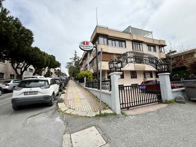 FLORYA 240 M2 ARA KAT DENİZ MANZARALI DAİRE
