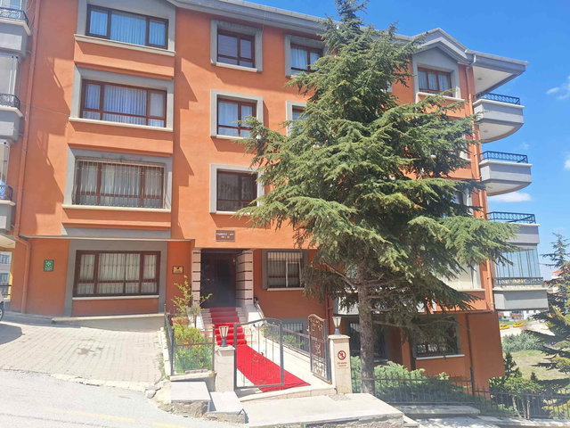 YUKARI DIKMEN SATILIK DAİRE