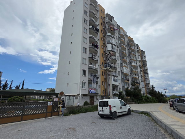 REMAX RİNA'DAN 75.YIL MAH.DE 3 CEPHELİ HAVUZLU SİTE İÇERİSİNDE 2+1