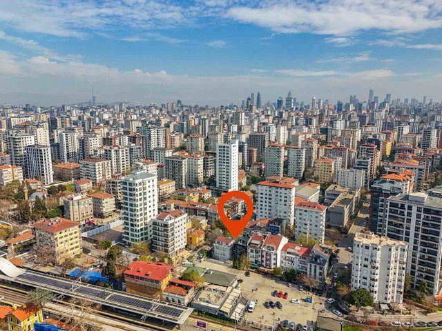 BOSTANCI MARMARAY GİRİŞİNDE 2 KATLI BAHÇELİ 2.DERECEDEN MÜSTAKİL