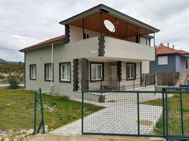 KORKUTELİ YEŞİLYAYLA MAH.BAHÇELİ MUSTAKİL SATILIK EV