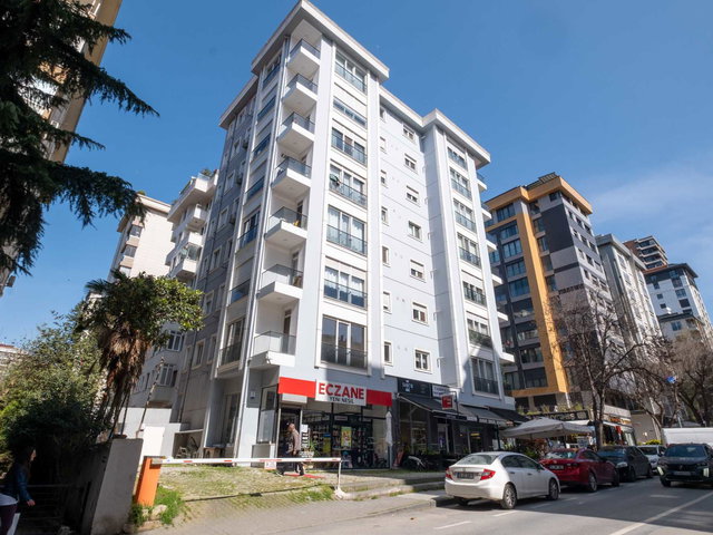 TANZİMAT SOKAK'TA BAĞDAT CADDESİ'NE 5 BİNA MESAFE 85 NET 2+1