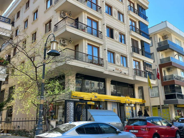 MALTEPE ÇARŞI MERKEZI KONUMDA KAPALI OTOPARK 3+1 ISKANLI 120 M2