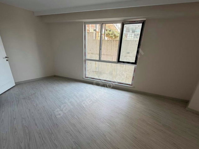 REMAX ÖNCÜ ÇEKMEKÖY MERKEZ MAH 2+1 BOŞ SIFIR SATILIK DAIRE