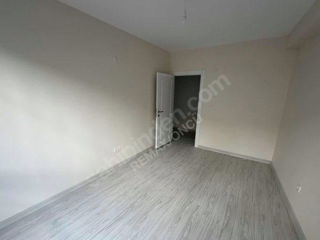 REMAX ÖNCÜ ÇEKMEKÖY MERKEZ MAH 2+1 BOŞ SIFIR SATILIK DAIRE