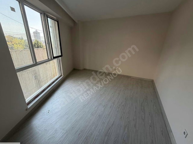 REMAX ÖNCÜ ÇEKMEKÖY MERKEZ MAH 2+1 BOŞ SIFIR SATILIK DAIRE