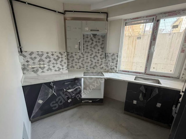 REMAX ÖNCÜ ÇEKMEKÖY MERKEZ MAH 2+1 BOŞ SIFIR SATILIK DAIRE