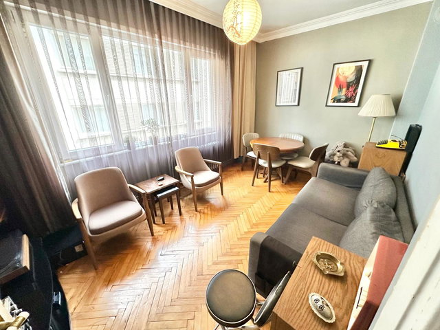 TEŞVİKİYE’DE KAFELERİN YANI BAŞINDA, MERKEZİ KONUMDA SATILIK 2+1 DAİRE!