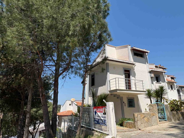 KUŞADASI'NDA DENİZE YÜRÜME MESAFESİNDE SATILIK 4+1
