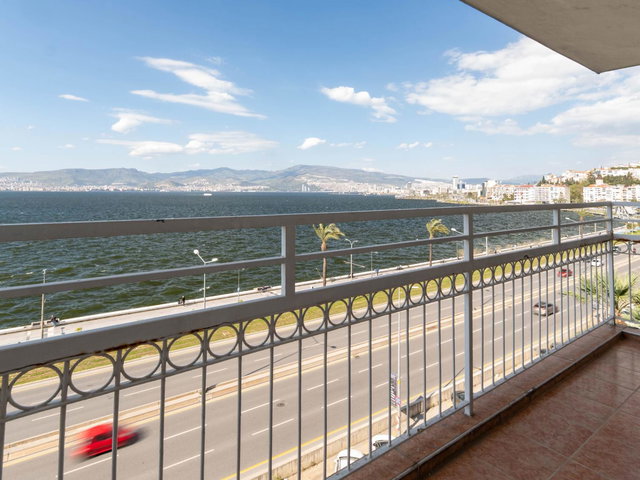 SALONDA DENIZLE BAŞ BAŞA: 190 M², HER KATTA TEK DAIRE 3+1