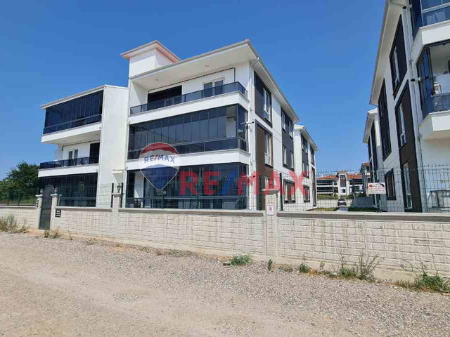 REMAX MAVİ'DEN TUZLA MAH.'DE NEZİH SİTE İÇİNDE 3+1 130 M² DAİRE