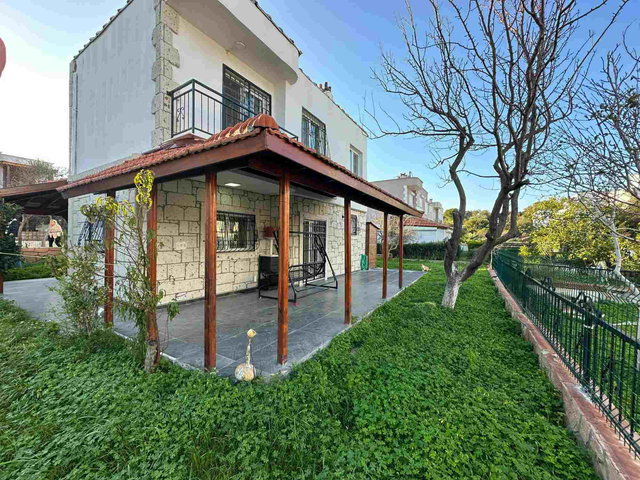 ÇEŞME ILDIR’DA GERENCE KOYU’NDA DENİZE 150 METRE MESAFEDE, KOMPLE TADİLATLI 4+1 VİLLA