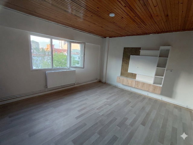 REMAX MODEL DEN TOPRAKLIK MAHALLESINDE 2+1 KIRALIK DAIRE