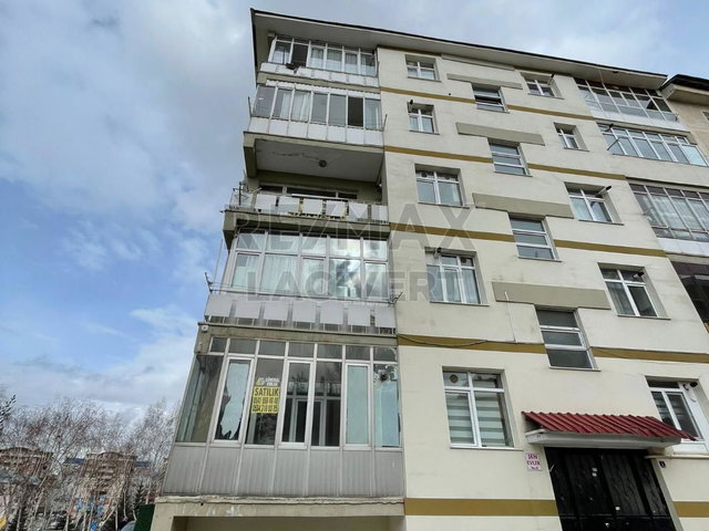 RE/MAX LACİVERT'TEN KÖŞK MAHALLESİ'NDE SATILIK 2+1 DAİRE