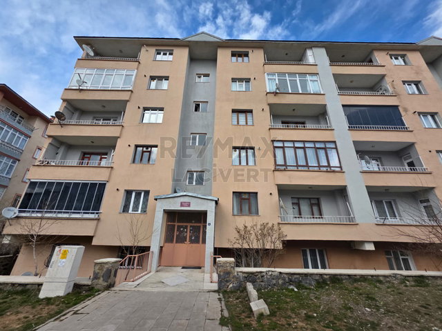 RE/MAX LACİVERT'TEN YILDIZKENT'TE 3+1 SATILIK DAİRE