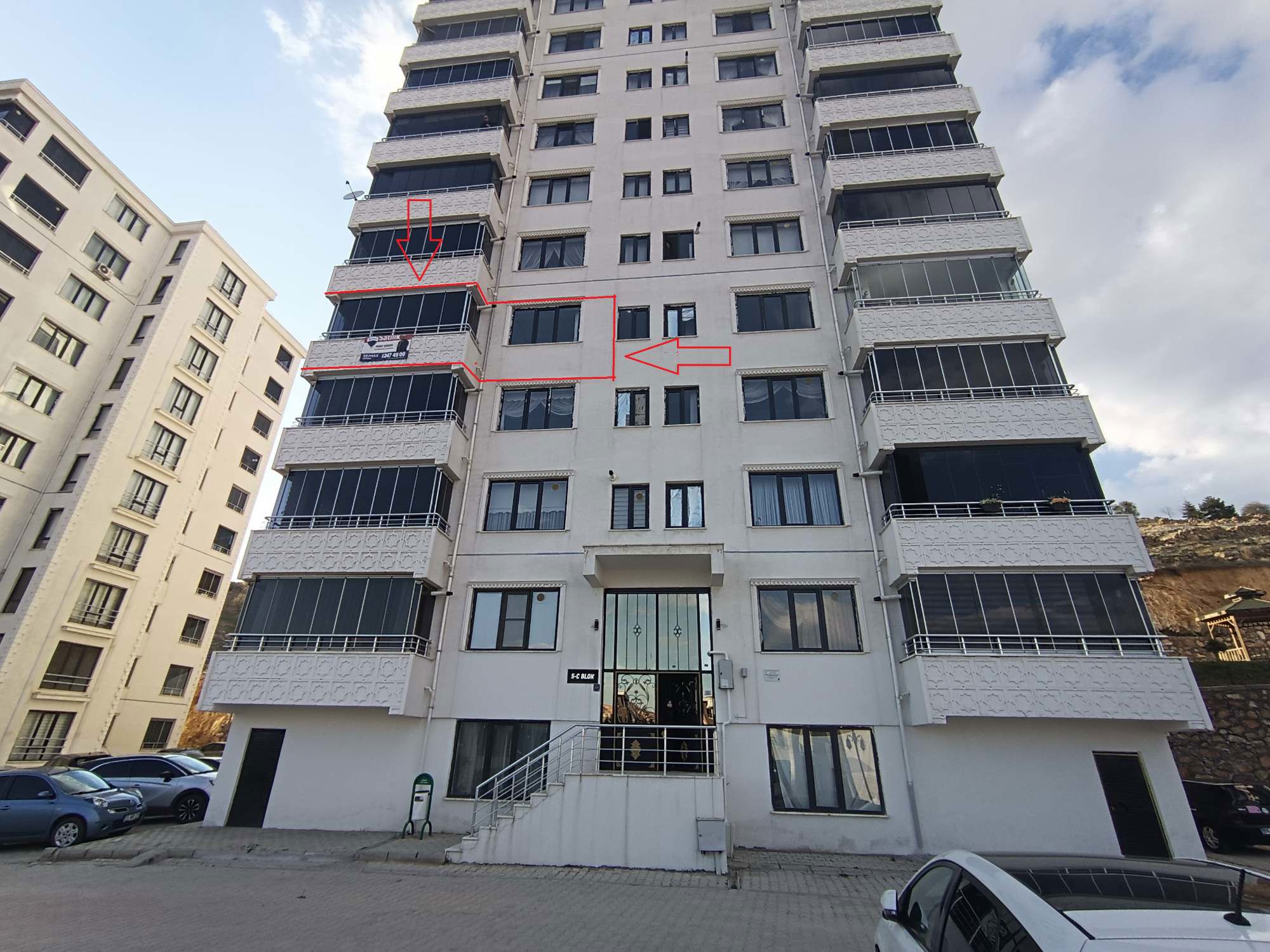 RE/MAX DEĞIŞIM’DEN ABDULLAHPAŞA MAHALLESI’NDE GENIŞ VE FERAH 4+1 SATILIK DAIRE!
