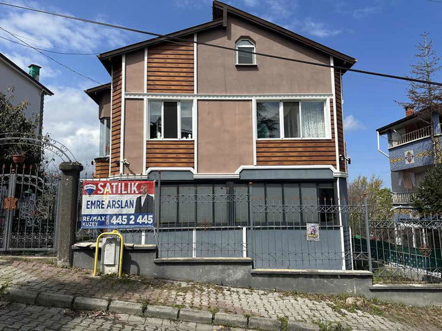 DEMİRKENT SİTESİ SATILIK TRİPLEX VİLLA
