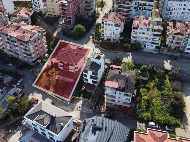 GÜZELYALI’DA DENİZ KENARINDA NADİR FIRSAT – KOMPLE SATILIK VİLLA