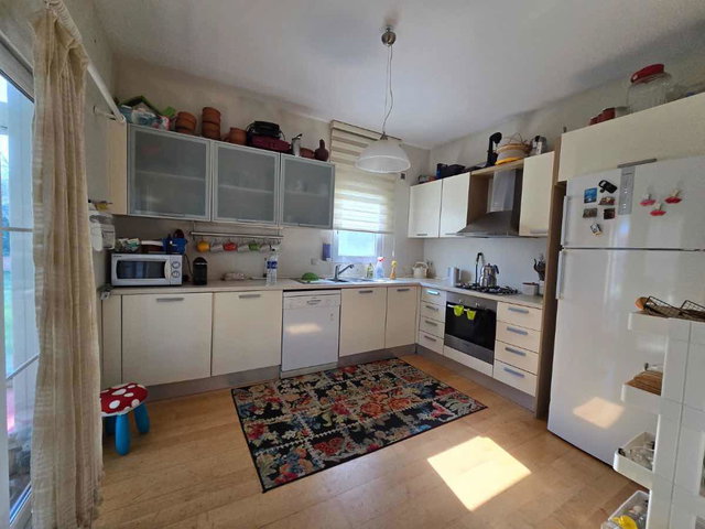 AKFIRAT EVLERINDE AYRICALIKLI YAŞAM: EŞYALI KIRALIK ÖZEL VILLA