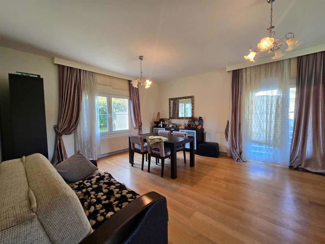 AKFIRAT EVLERINDE AYRICALIKLI YAŞAM: EŞYALI KIRALIK ÖZEL VILLA