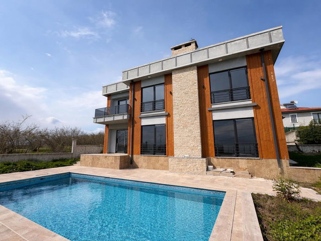 REMAX MAVI'DEN HAVUZLU SIFIR VILLA