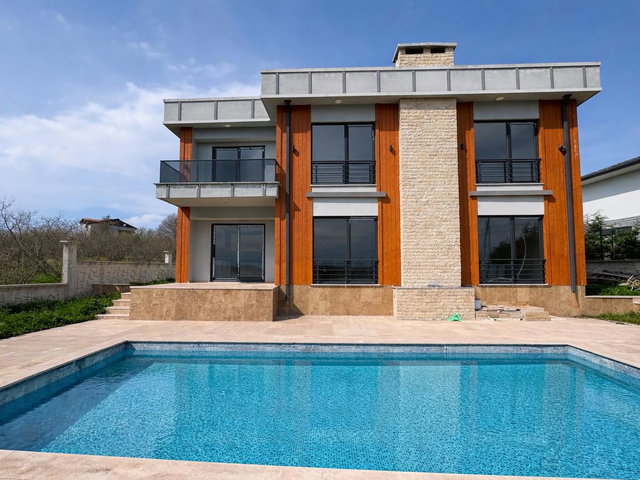 REMAX MAVI'DEN HAVUZLU SIFIR VILLA