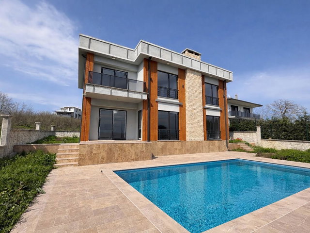 REMAX MAVI'DEN HAVUZLU SIFIR VILLA