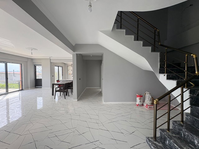 REMAX MAVI'DEN HAVUZLU SIFIR VILLA