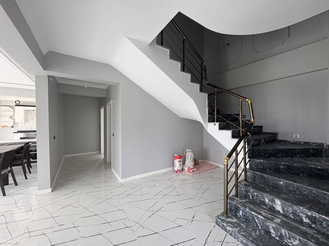 REMAX MAVI'DEN HAVUZLU SIFIR VILLA