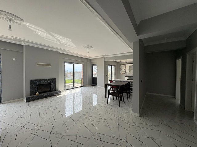 REMAX MAVI'DEN HAVUZLU SIFIR VILLA