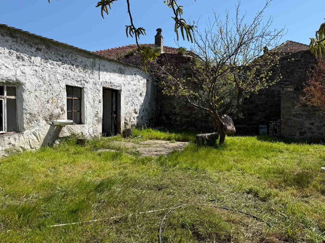 ÇANAKKALE AYVACIK TAMIŞ’TA BAHÇELİ SATILIK KÖY EVİ