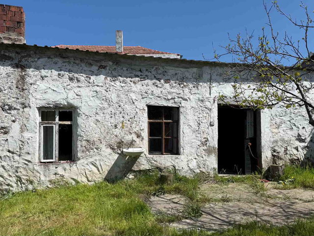 ÇANAKKALE AYVACIK TAMIŞ’TA BAHÇELİ SATILIK KÖY EVİ