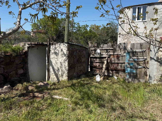 ÇANAKKALE AYVACIK TAMIŞ’TA BAHÇELİ SATILIK KÖY EVİ