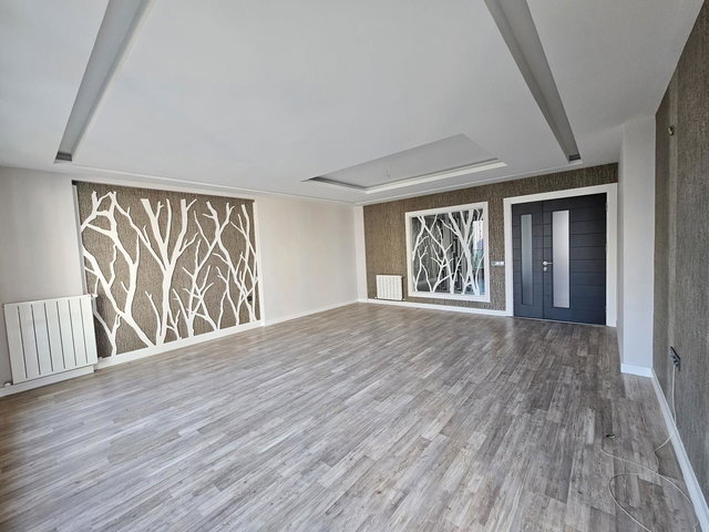 REMAX RİNA'DAN MEZİTLİDE HAVUZLU SİTE İÇERİSİNDE EŞSİZ 4+1 DAİRE