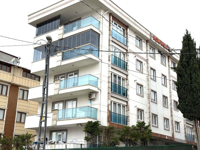 KARTAL CUMHURİYET MAHALLESİ E-5 VE METROYA YAKIN GENİŞ 3+1 DAİRE
