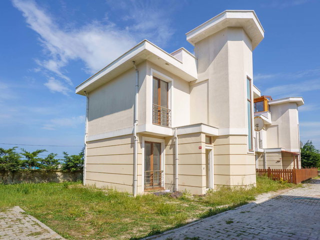 ÇATALCA YALIKÖY'DE DENIZ'E 2 DK. 3+1 SATILIK VILLA
