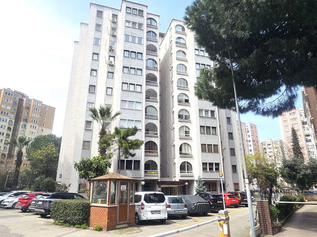 KADIKÖY ATATÜRK CADDESI EKE SITESINDE İÇI FULL YAPILI EŞYALI 3+1