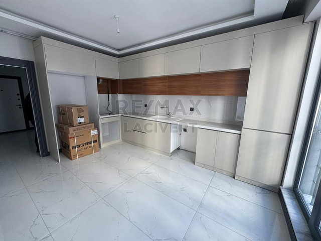 RE/MAX LACİVERT'TEN YILDIZKENT'TE SATILIK LÜKS 2+1 DAİRE