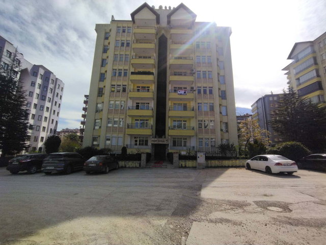 RE/MAX DEĞİŞİMDEN BELEDİYE KARŞISINDA KİRALIK 4+1 DAİRE