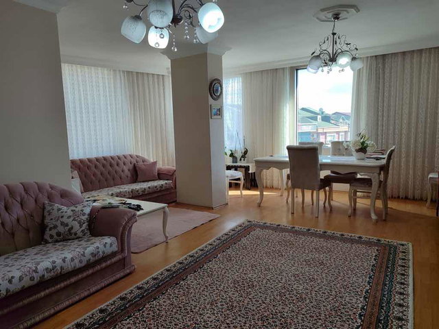 ŞAHINBEY CADDESI ÜZERINDE SATILIK 4 + 1 DUBLEKS