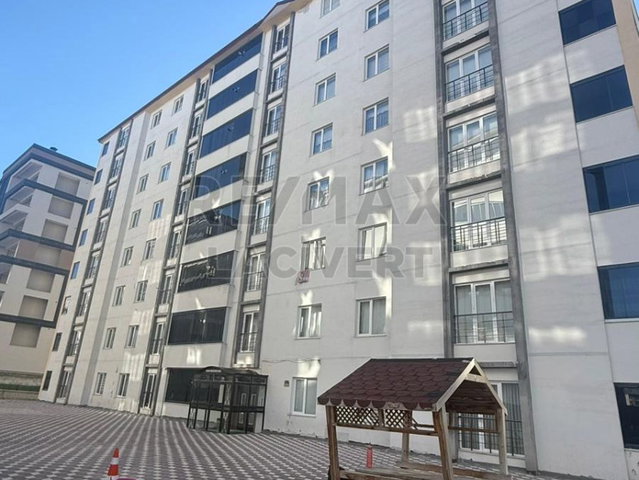 RE/MAX LACİVERT'TEN  YILDIZKENT'TE 3+1 SATILIK DAİRE