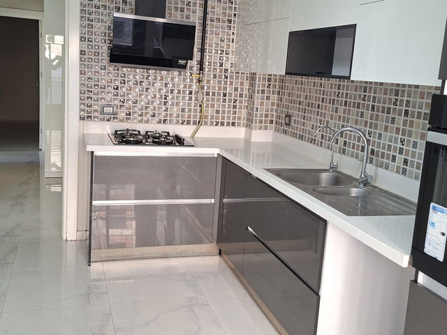 KARŞIYAKA ÖRNEKKÖYDE SİTE İÇİNDE ARA KAT 3+1 KİRALIK DAİRE