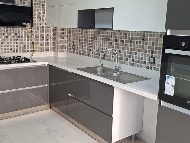 KARŞIYAKA ÖRNEKKÖYDE SİTE İÇİNDE ARA KAT 3+1 KİRALIK DAİRE