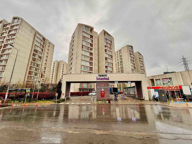 RESIM İSTANBULDA SITE İÇI YÜKSEK KAT 70 M2 KIRALIK 1+1 DAIRE