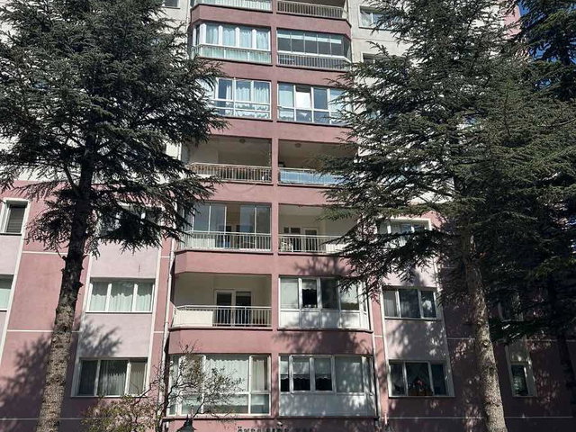 ÇIĞDEM MAHALLESI YENI ESENKENT SITESINDE ARAKAT SATILIK 3+1
