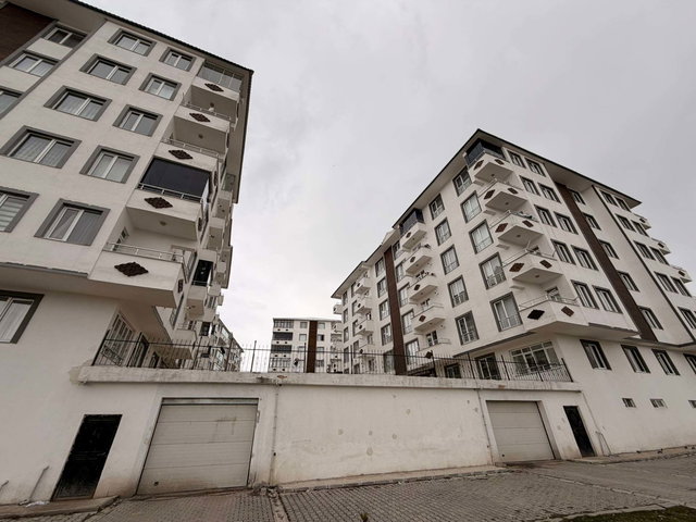 REMAX ARTIS'DEN A.GAZI'DE SATILIK 4+1 DAIRE