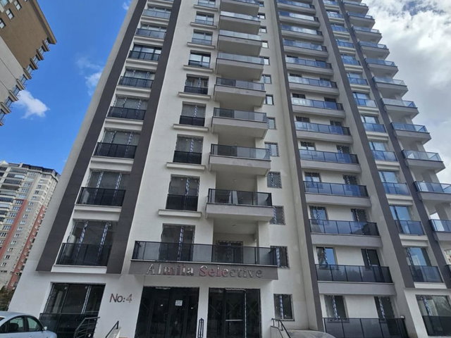 ŞENTEPE'DE MERKEZI KONUMDA GİRİŞ KAT TERASLI 4+1 SATILIK DAIRE