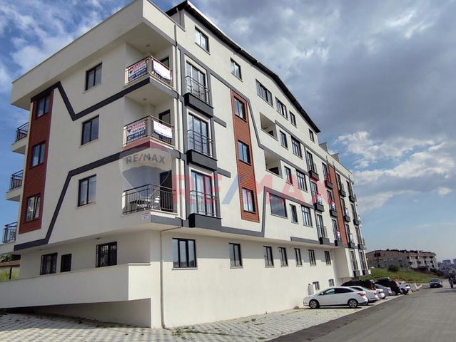 ÇAYIROVA AKSE'DE ASANSÖRLÜ, SOSYAL DONATLI 3+1 ARAKAT DAİRE