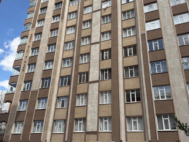 FETIH CADDESİ CEPHELİ MEDA SITESI’NDE BAKIMLI 3+1 SATILIK DAIRE