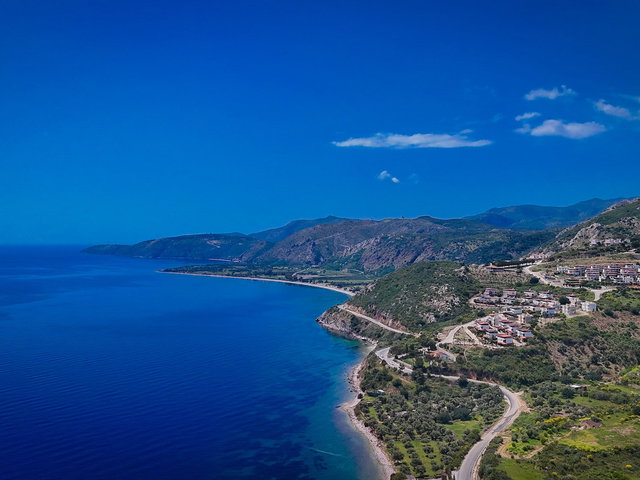 MUĞLA MİLAS ÇÖKERTMEDE CENNET GİBİ BİR DOĞAYA VE DENIZE SAHİP HAVUZLU SİTEDE DAIRE